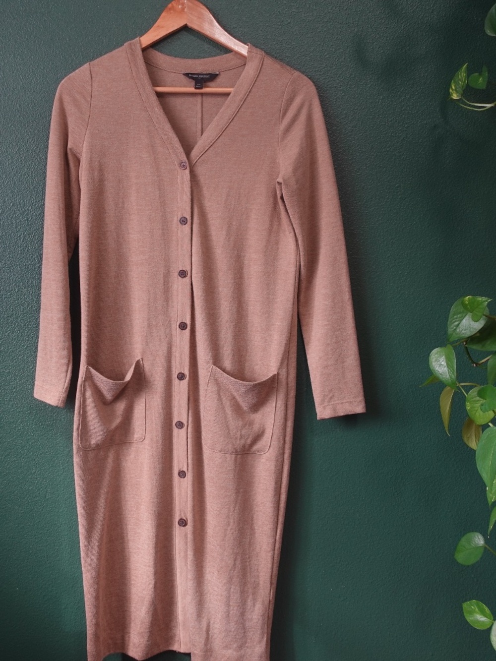 Banana Republic Women's Long Cardigan Sweater Buttons Pockets SizeXS Tan Brown